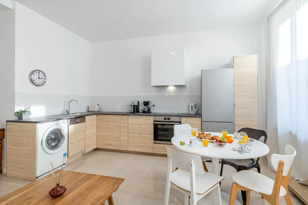 Le Borely: Appartement Climatise Avec 2 Chambres, A 800M De La Plage Marseille